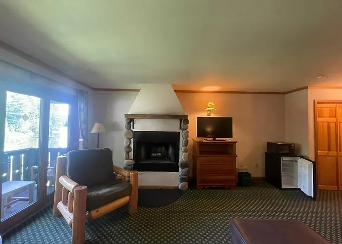 Lake Placid HotelsWildwood On The Lake